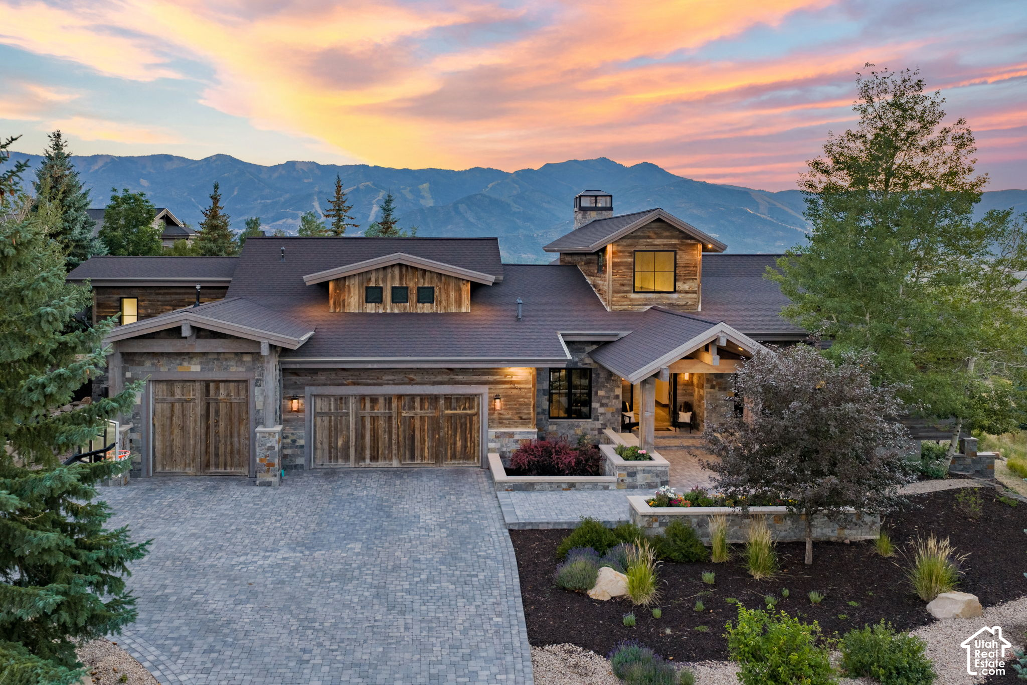 5925 MOUNTAIN DR