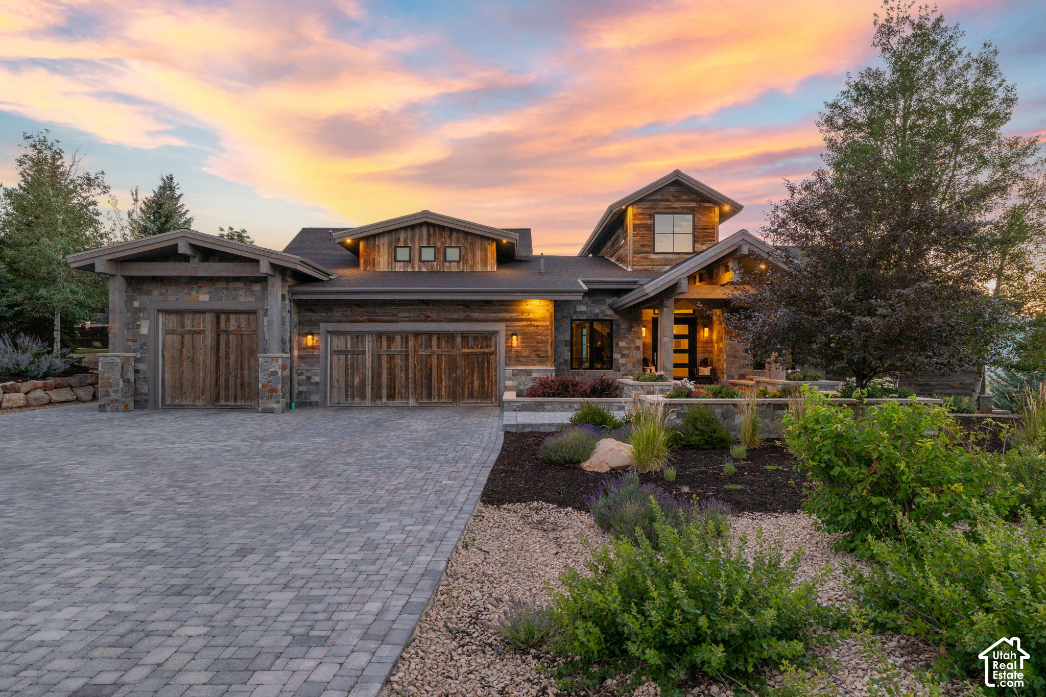 5925 MOUNTAIN DR