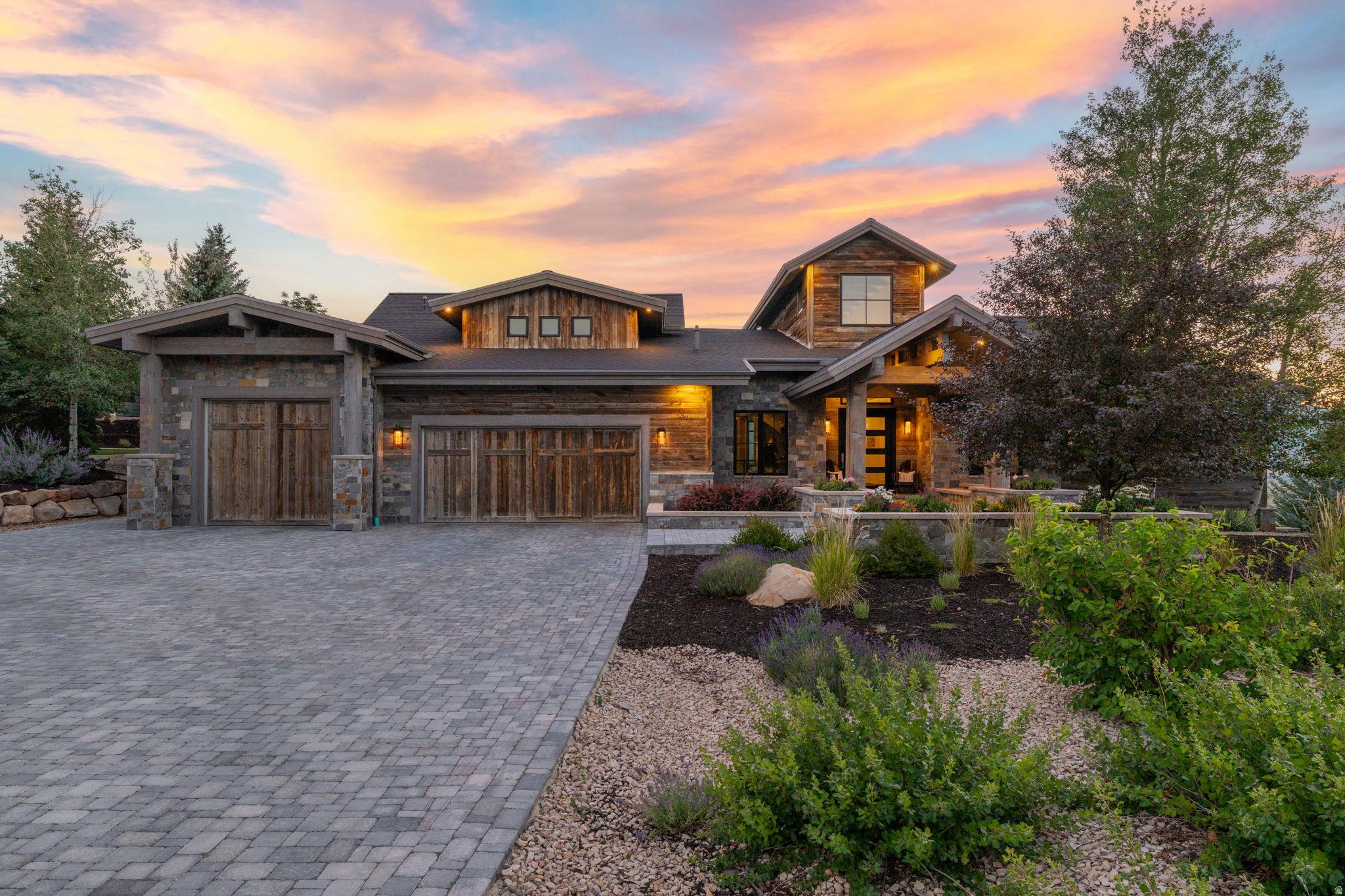 5925 MOUNTAIN DR