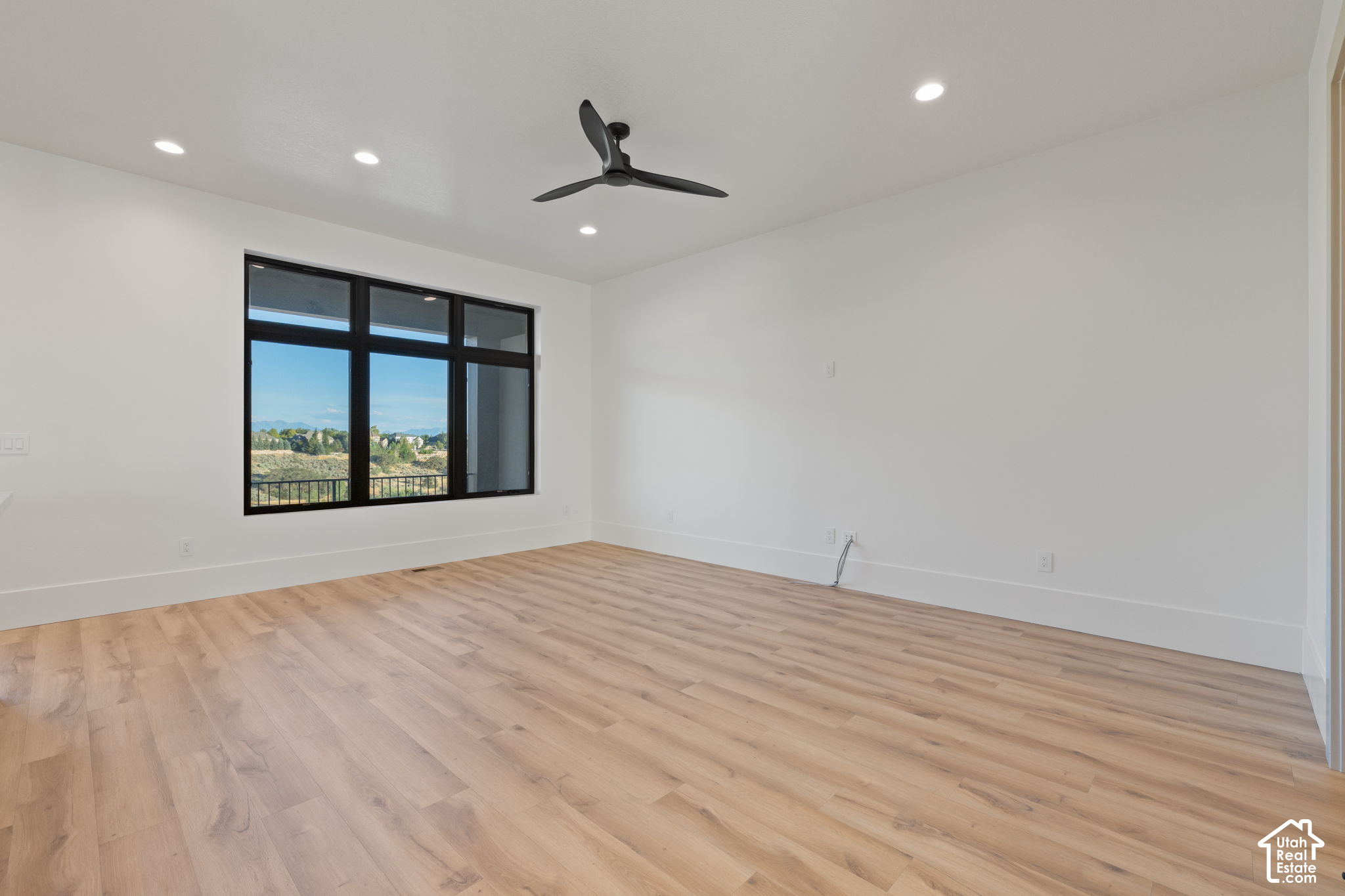 1642 E CENTER POINTE DR