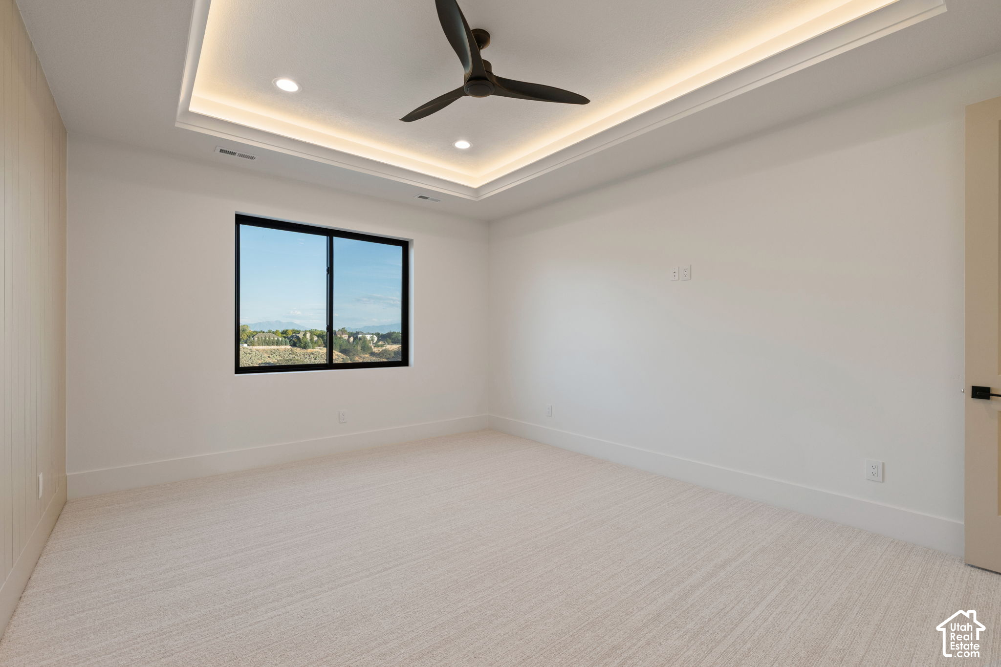 1642 E CENTER POINTE DR