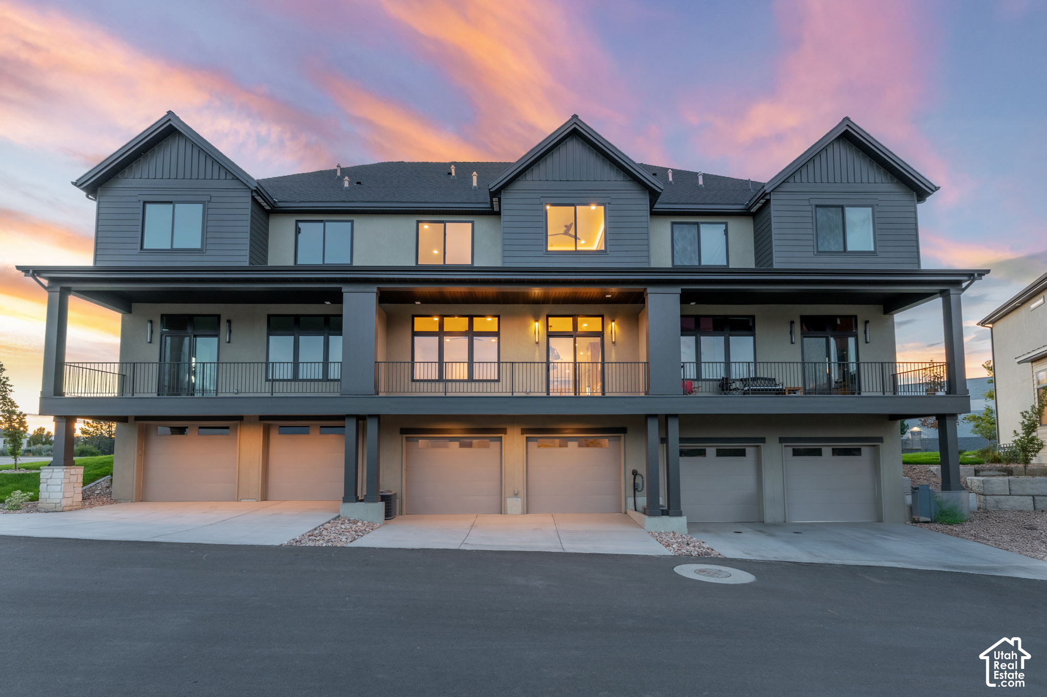 1642 E CENTER POINTE DR