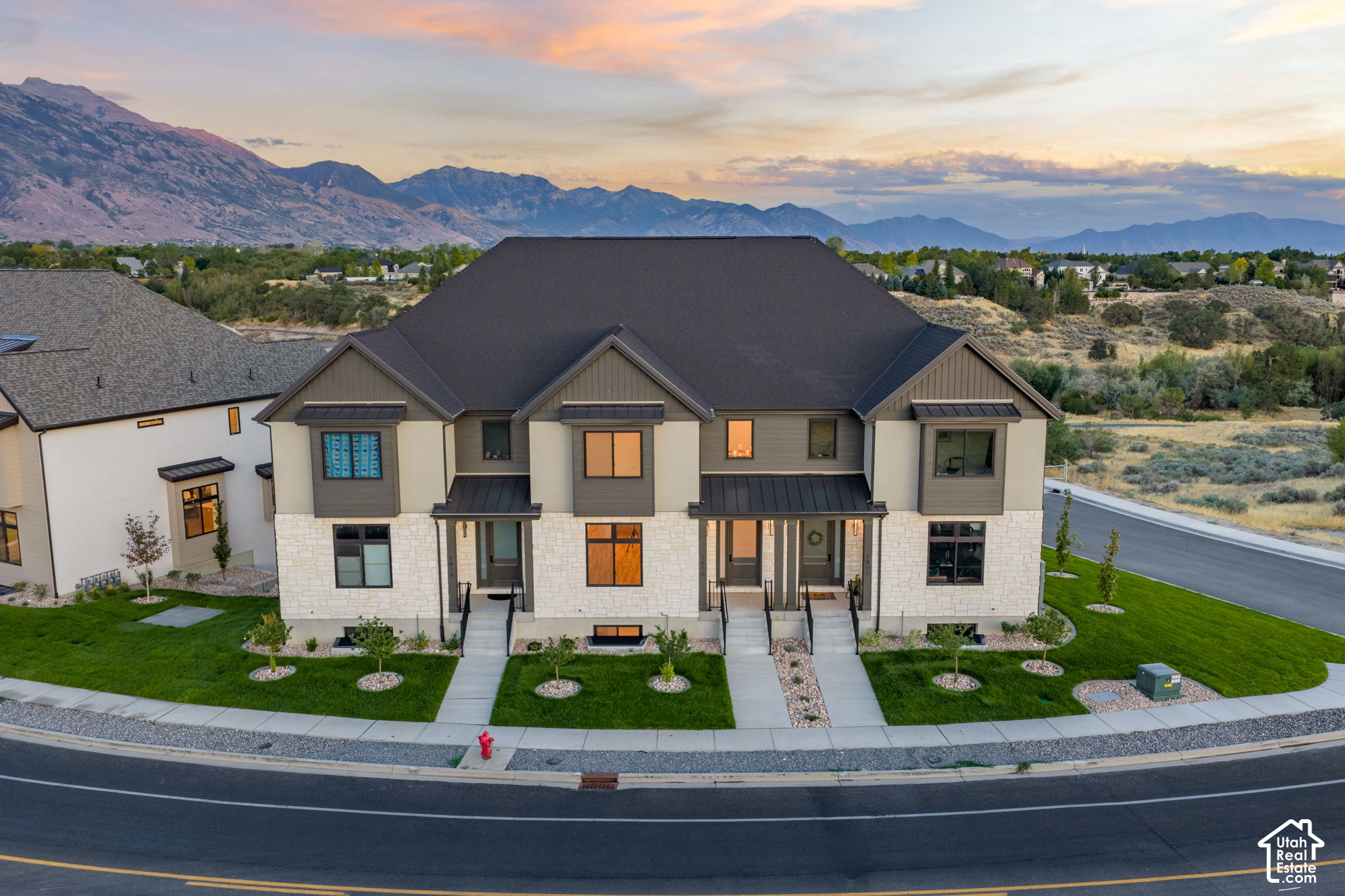 1642 E CENTER POINTE DR