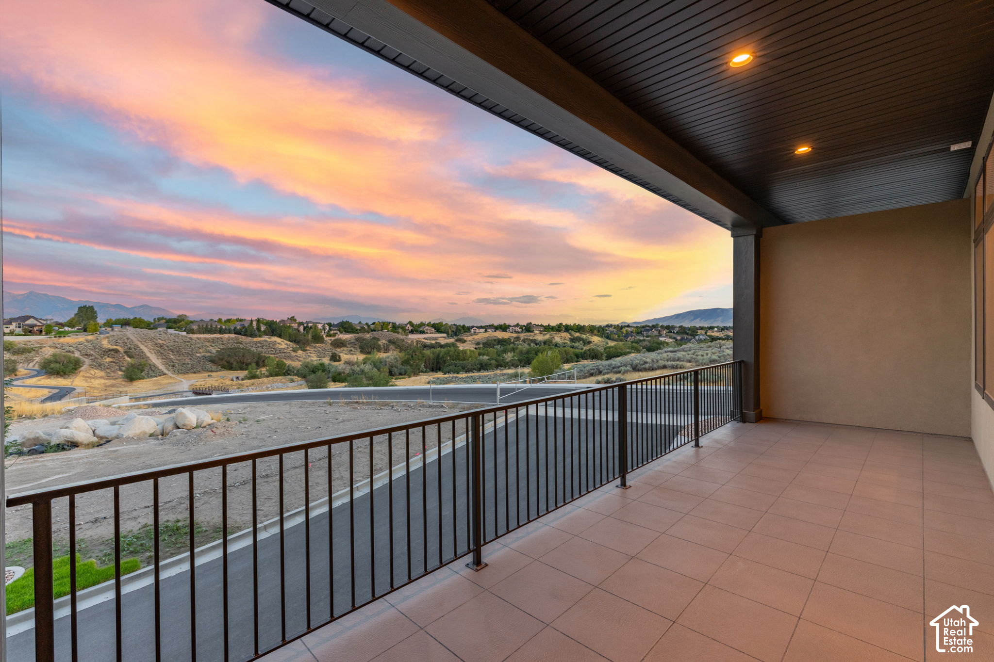 1642 E CENTER POINTE DR