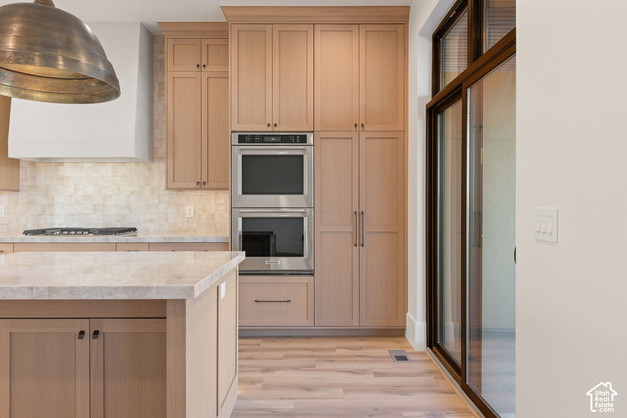1642 E CENTER POINTE DR