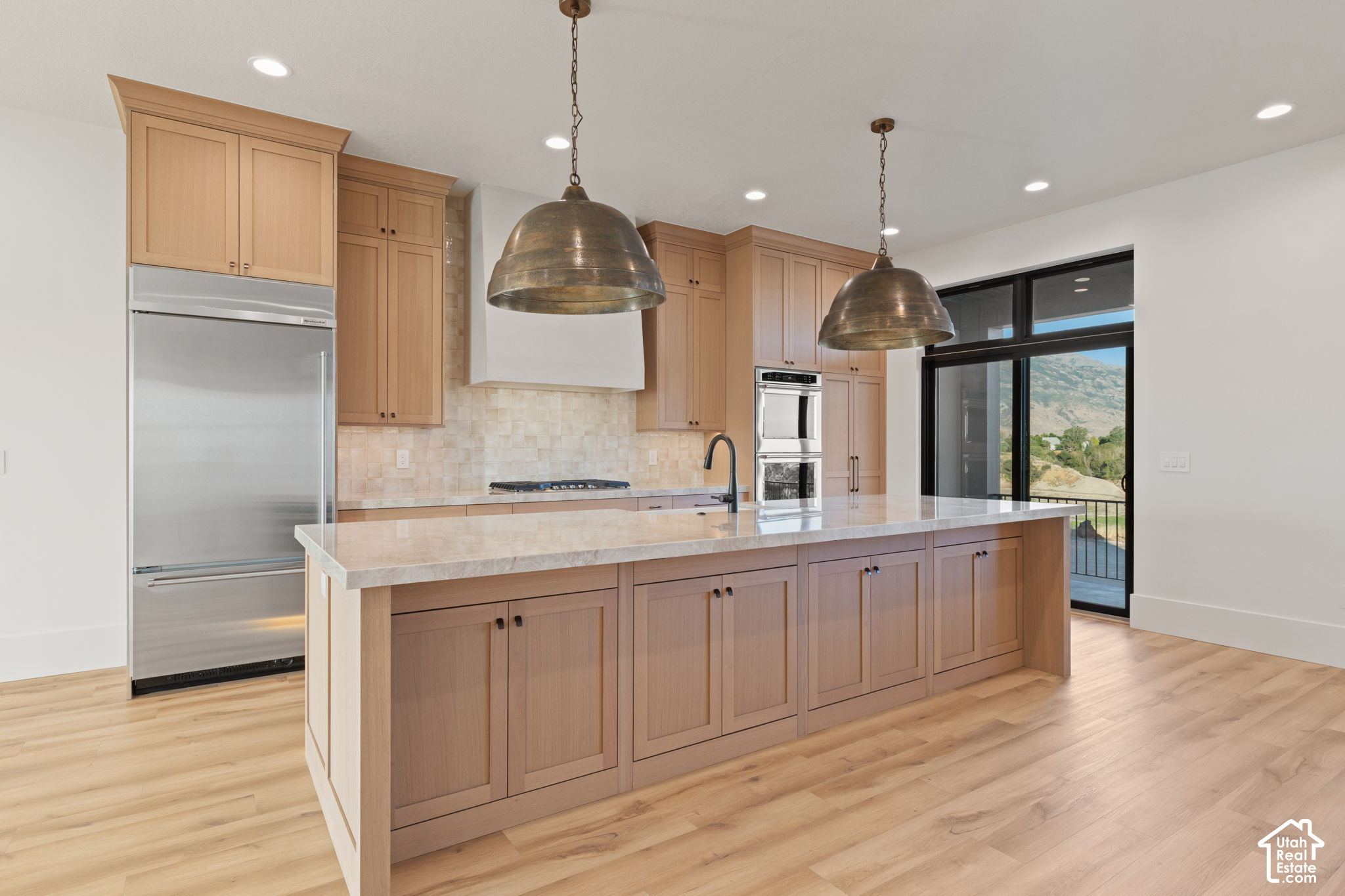 1642 E CENTER POINTE DR