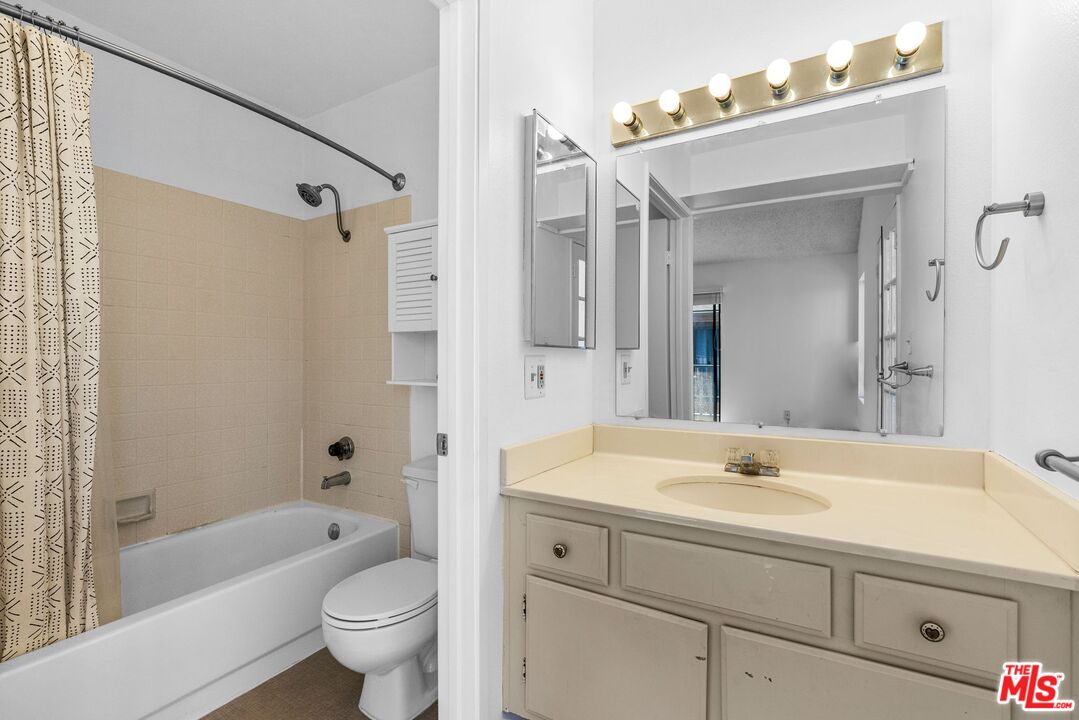 12711 Mitchell Ave Unit: 1