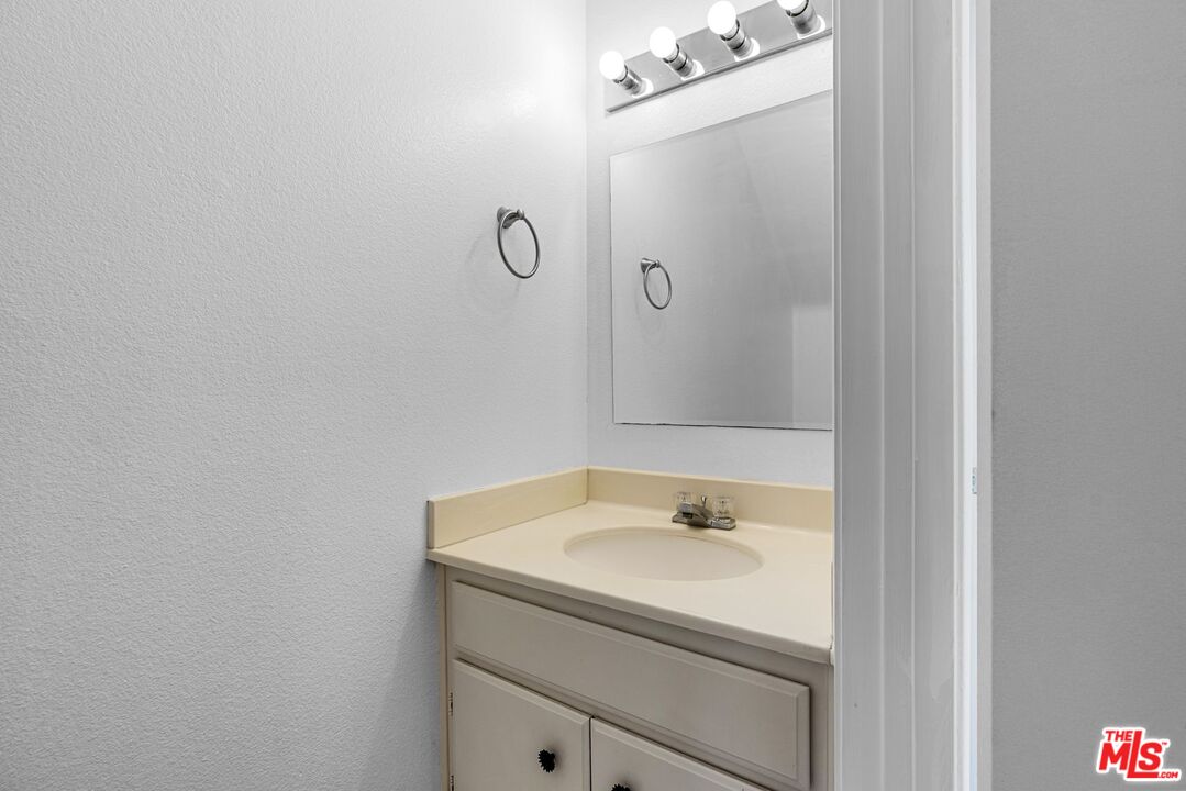12711 Mitchell Ave Unit: 1