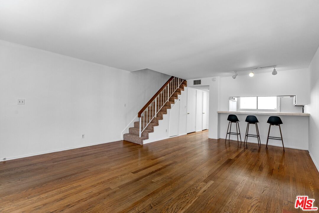 12711 Mitchell Ave Unit: 1