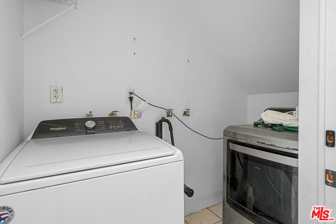 4268 Jackson Ave Unit: B