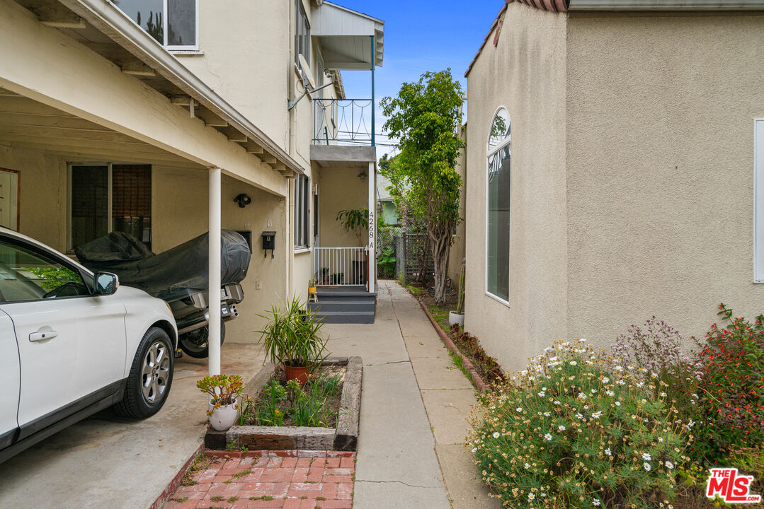 4268 Jackson Ave Unit: B
