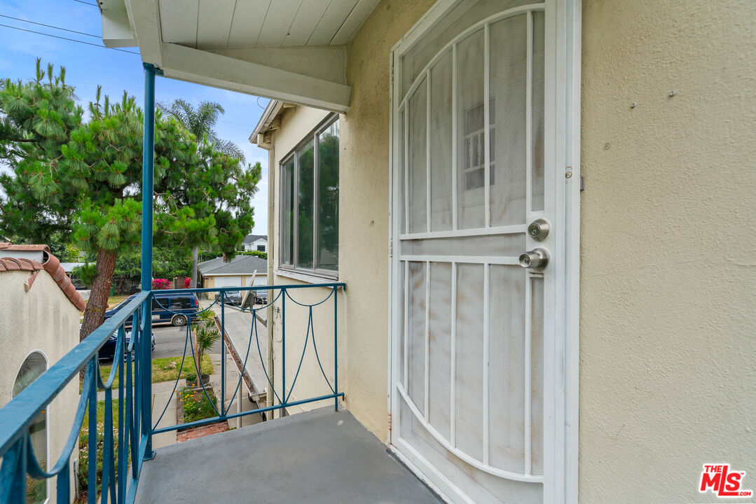 4268 Jackson Ave Unit: B
