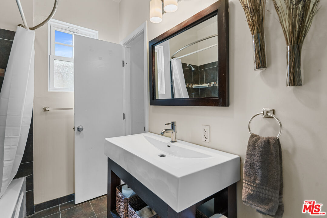 4268 Jackson Ave Unit: Casita
