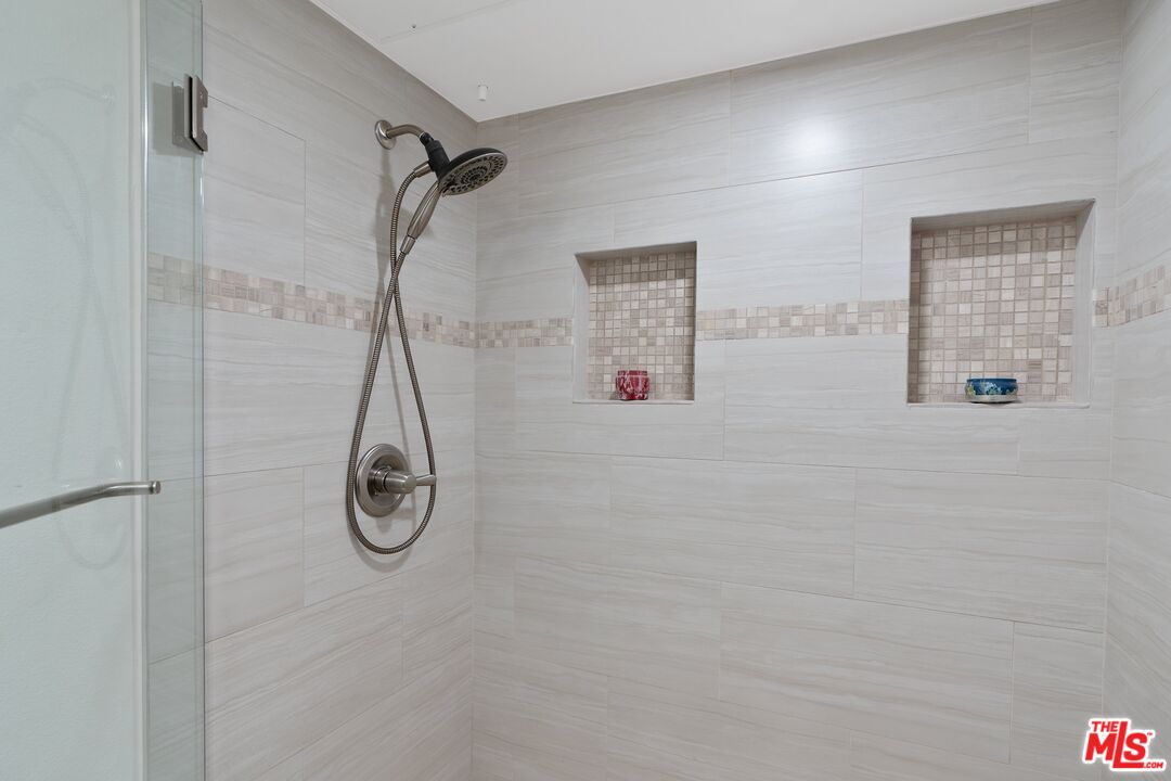 1670 Malcolm Ave Unit: 203