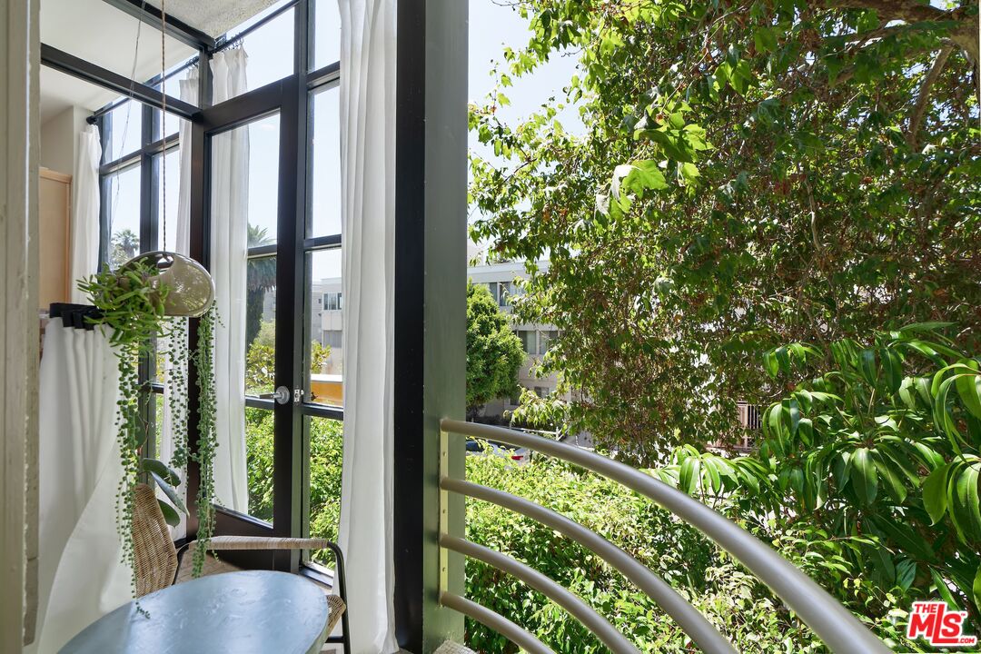 1670 Malcolm Ave Unit: 203