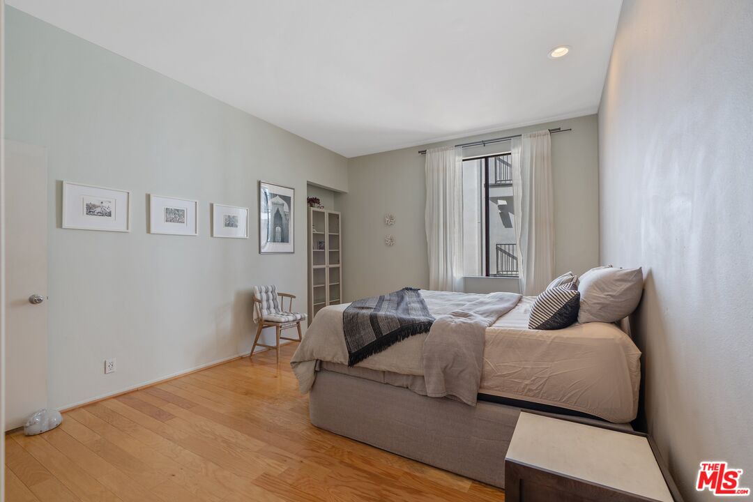 1670 Malcolm Ave Unit: 203