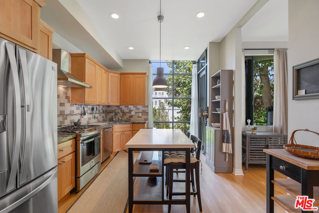 1670 Malcolm Ave Unit: 203