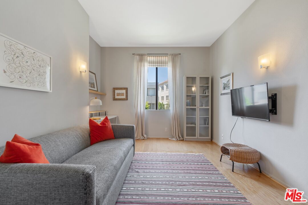 1670 Malcolm Ave Unit: 203