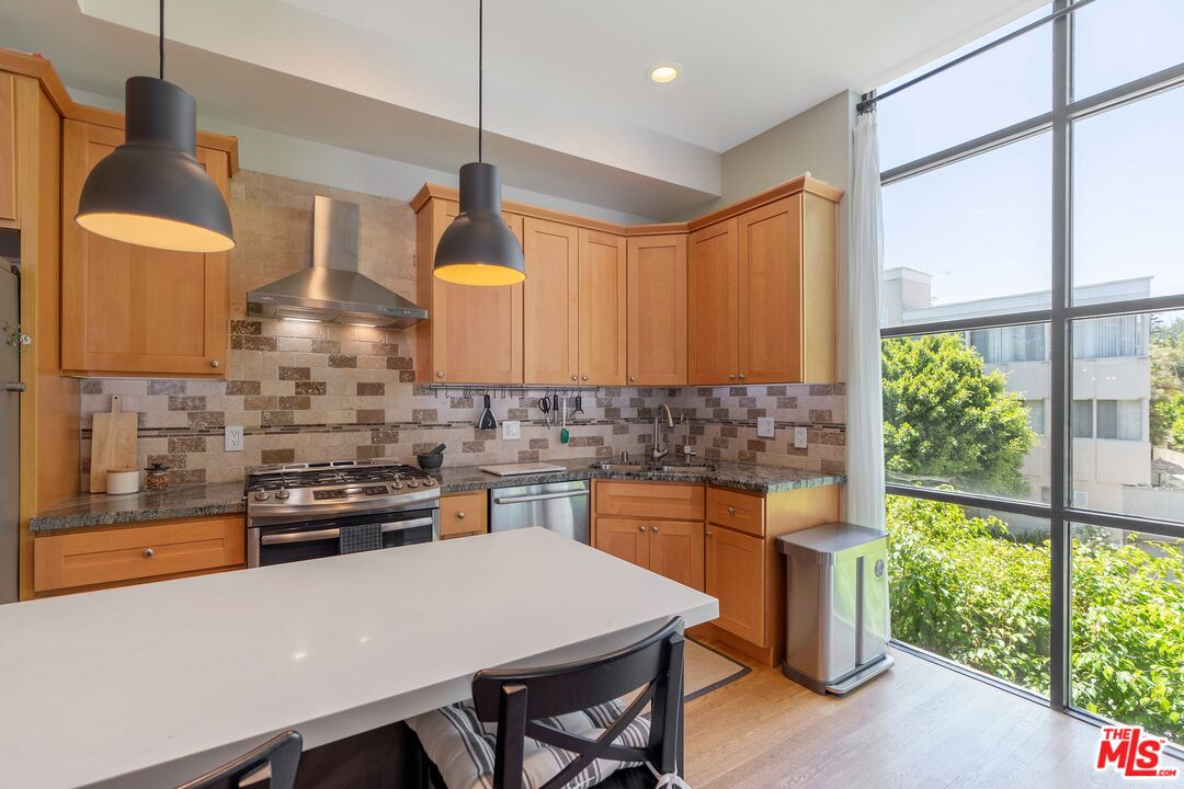 1670 Malcolm Ave Unit: 203
