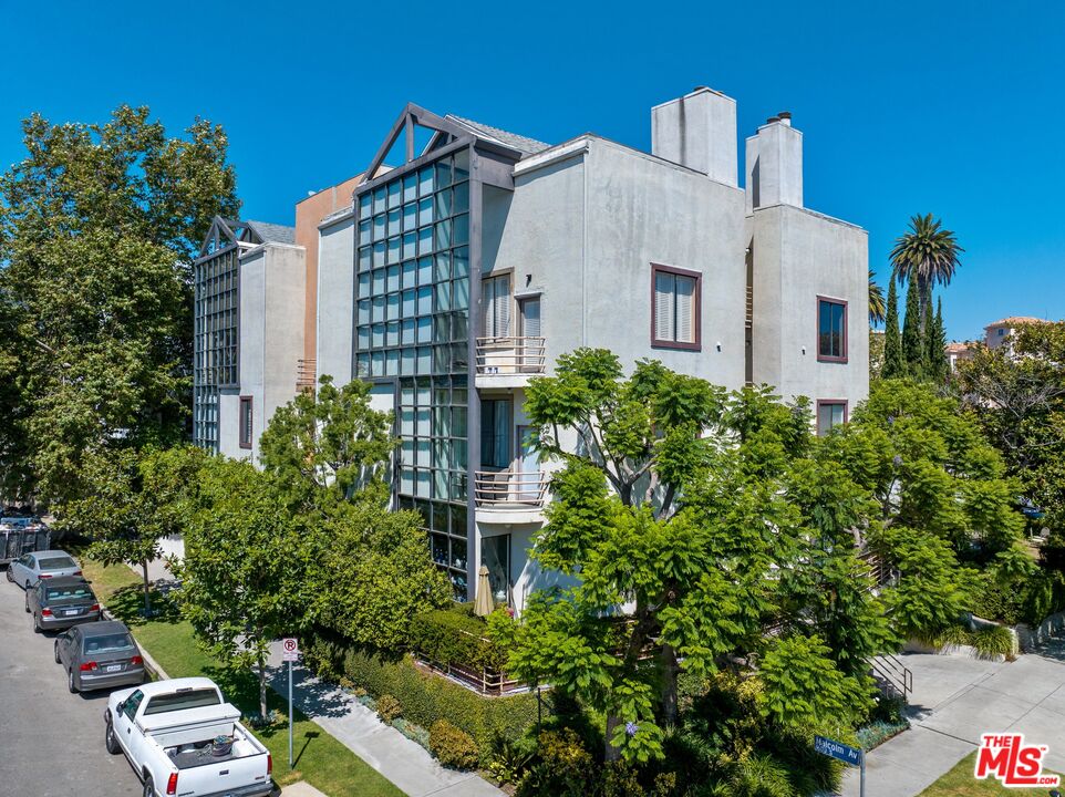 1670 Malcolm Ave Unit: 203