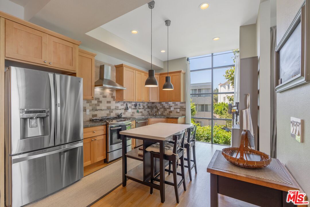1670 Malcolm Ave Unit: 203