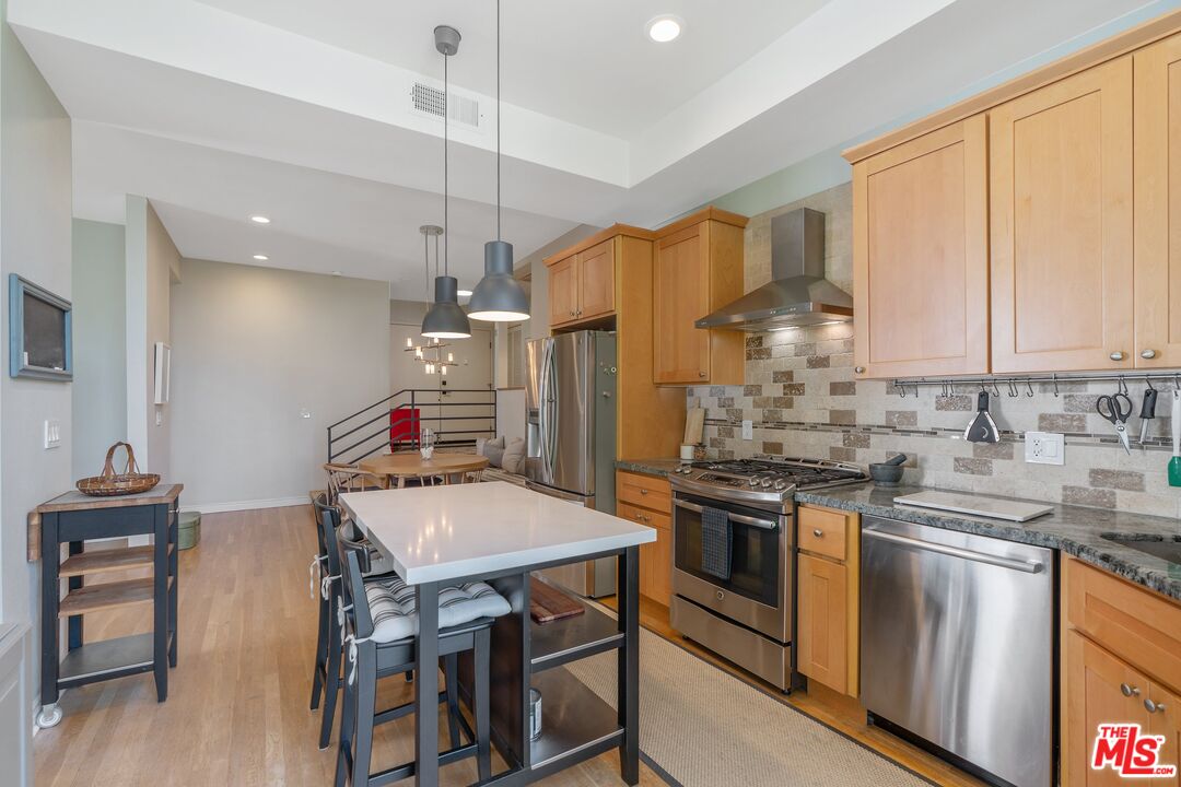 1670 Malcolm Ave Unit: 203