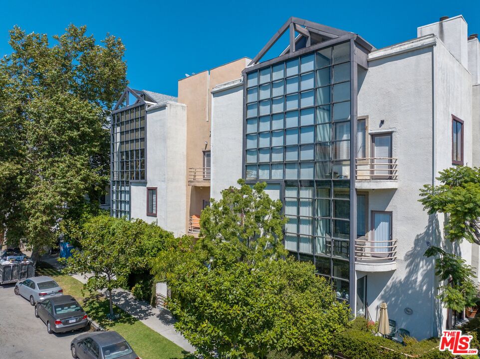 1670 Malcolm Ave Unit: 203