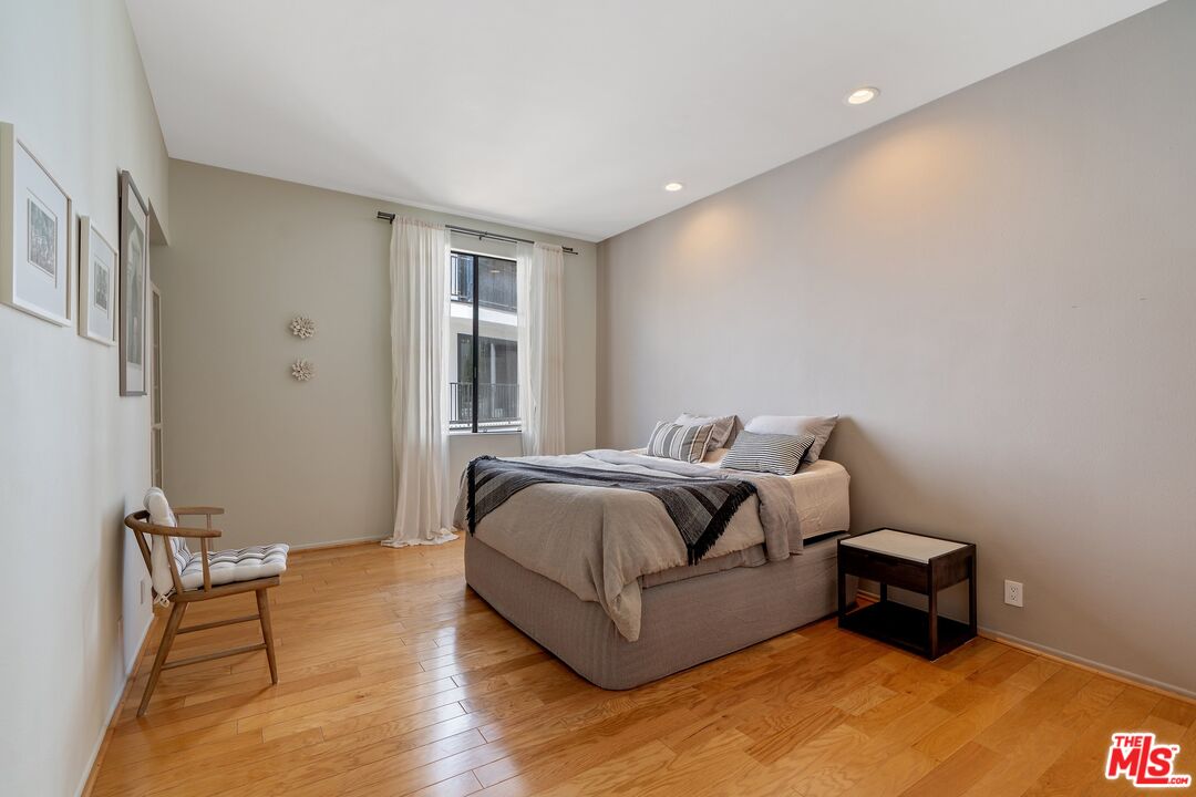 1670 Malcolm Ave Unit: 203