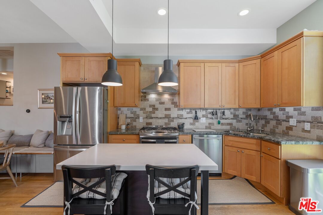 1670 Malcolm Ave Unit: 203