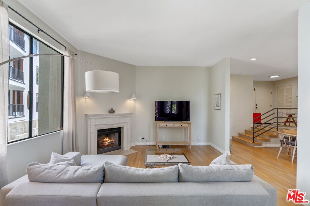 1670 Malcolm Ave Unit: 203