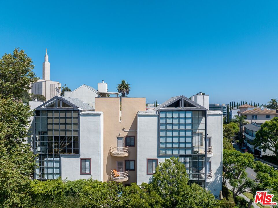 1670 Malcolm Ave Unit: 203
