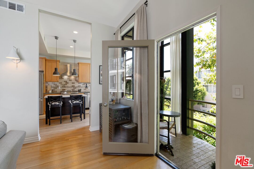 1670 Malcolm Ave Unit: 203