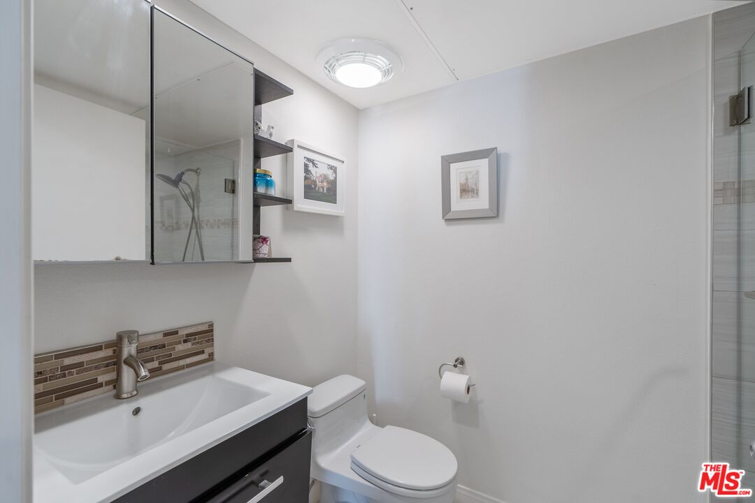 1670 Malcolm Ave Unit: 203