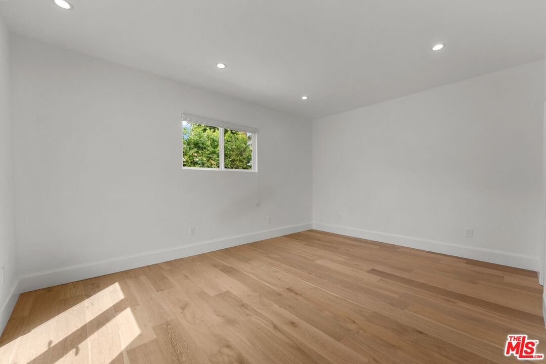 9005 ROSEWOOD AVE