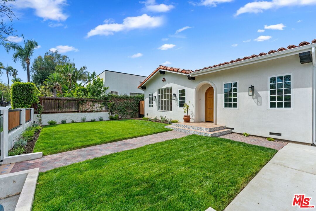 9005 ROSEWOOD AVE