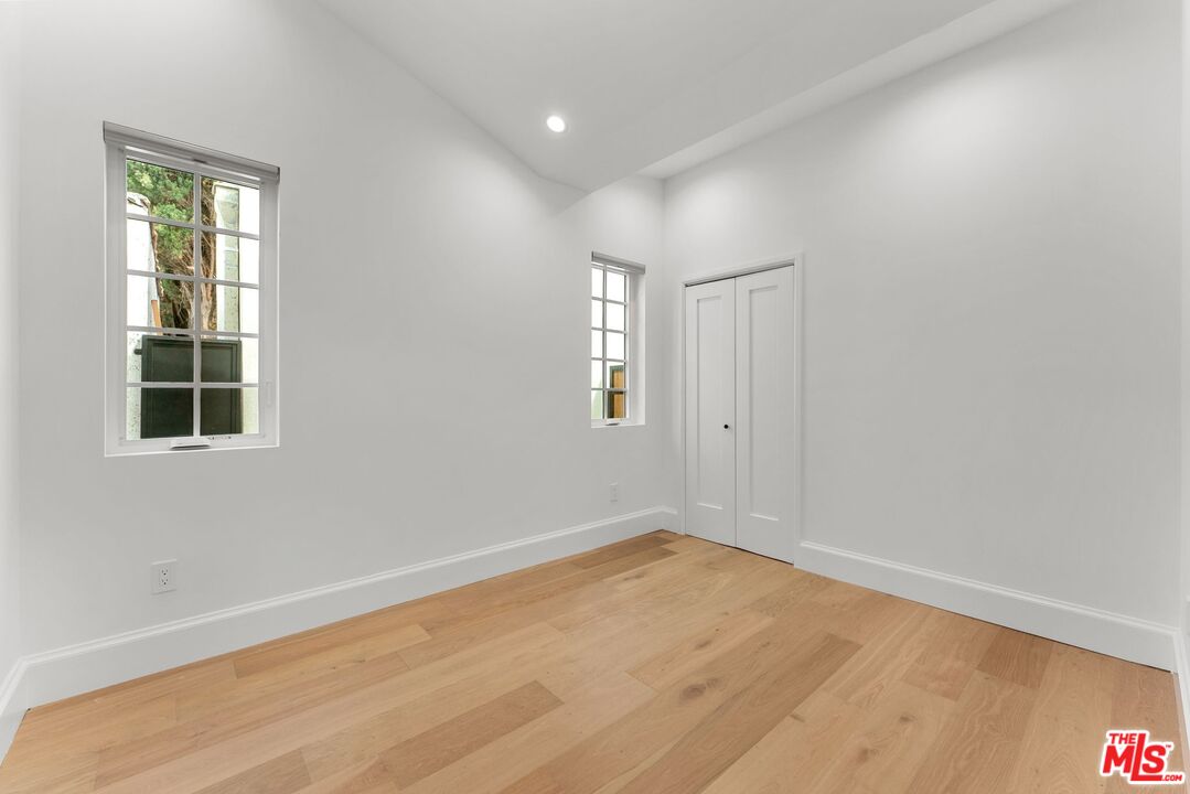 9005 ROSEWOOD AVE