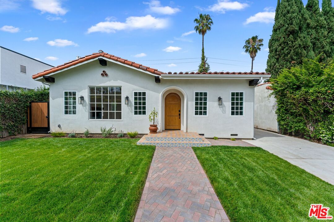 9005 ROSEWOOD AVE
