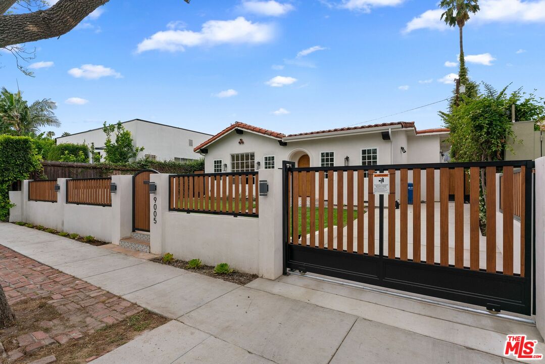 9005 ROSEWOOD AVE