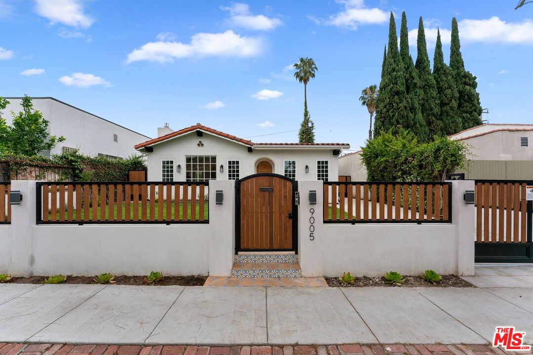 9005 ROSEWOOD AVE