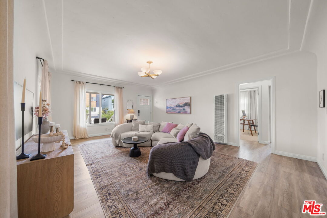 457 W 14th St