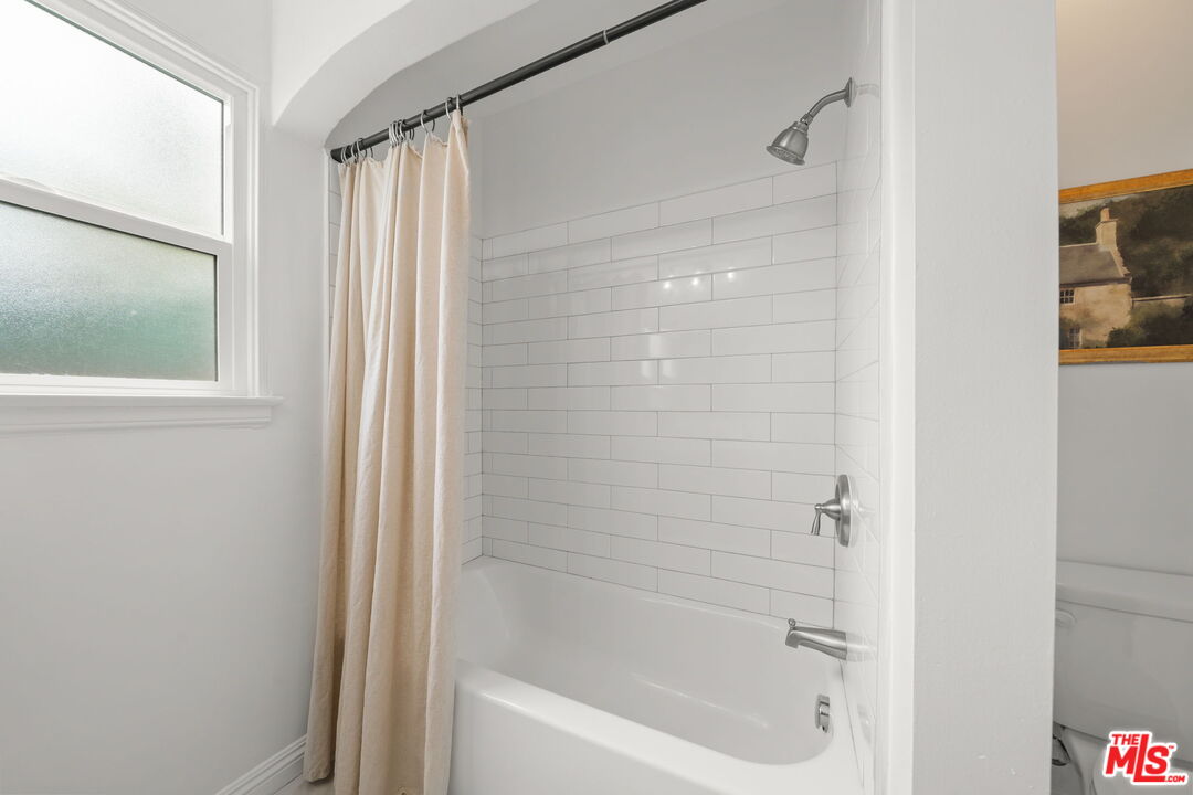 457 W 14th St
