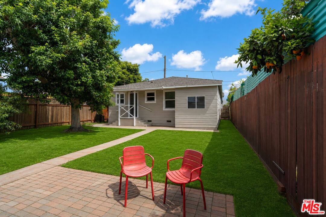 457 W 14th St