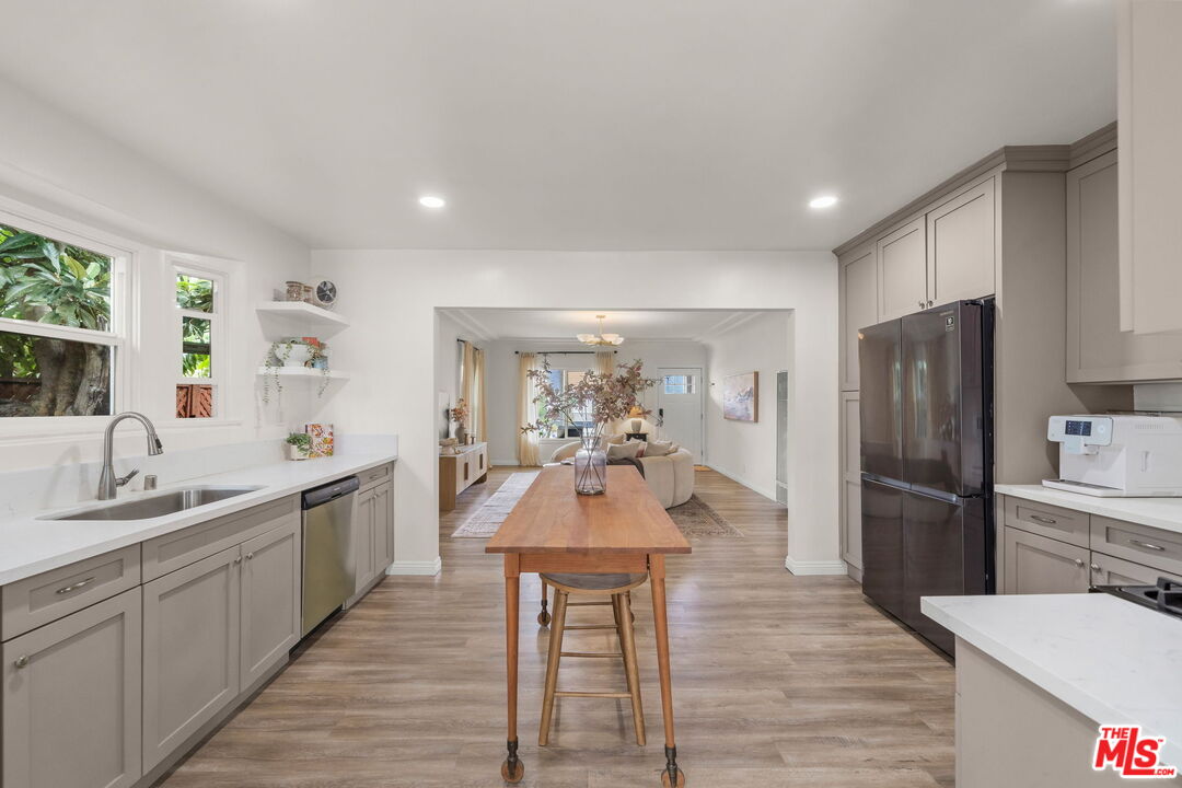 457 W 14th St