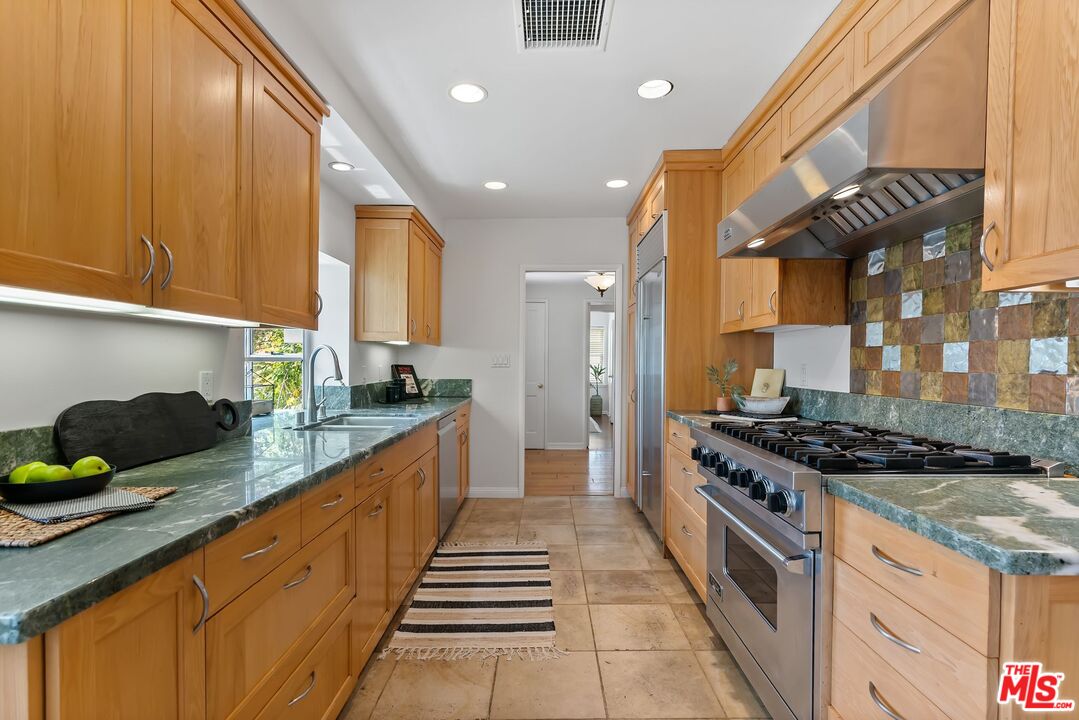 1401 Jonesboro Dr