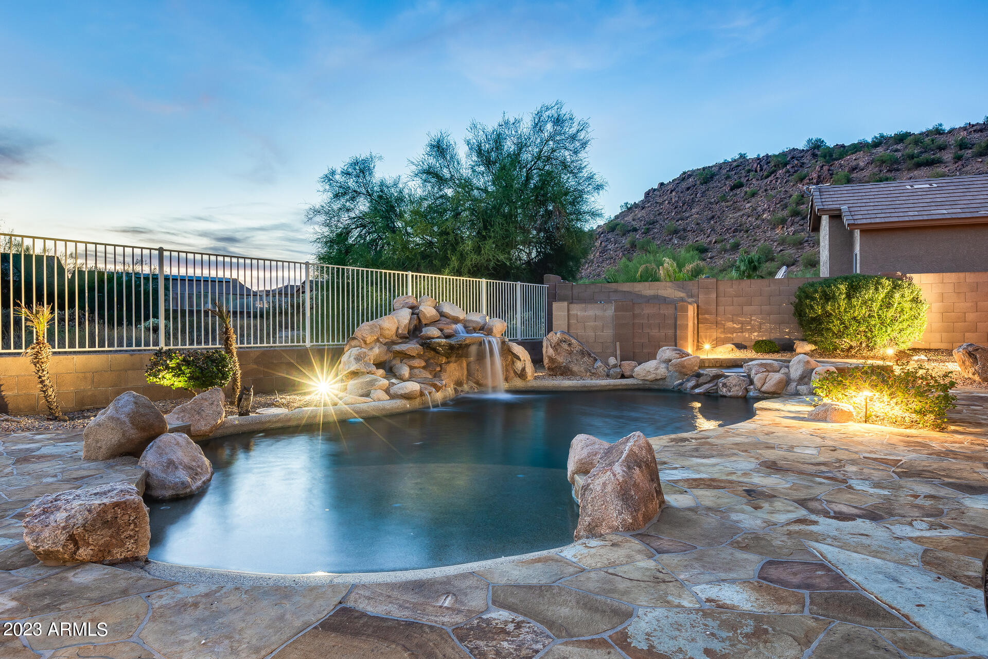 2514 N VIA SERENA Circle