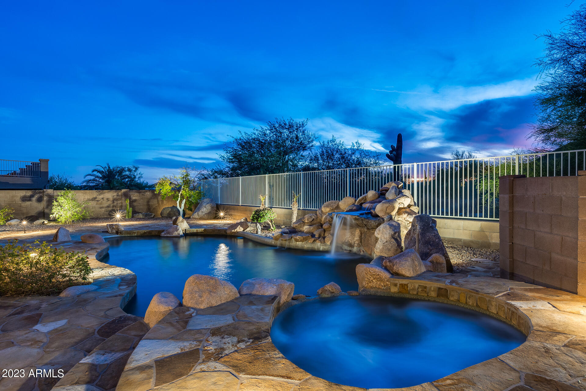 2514 N VIA SERENA Circle