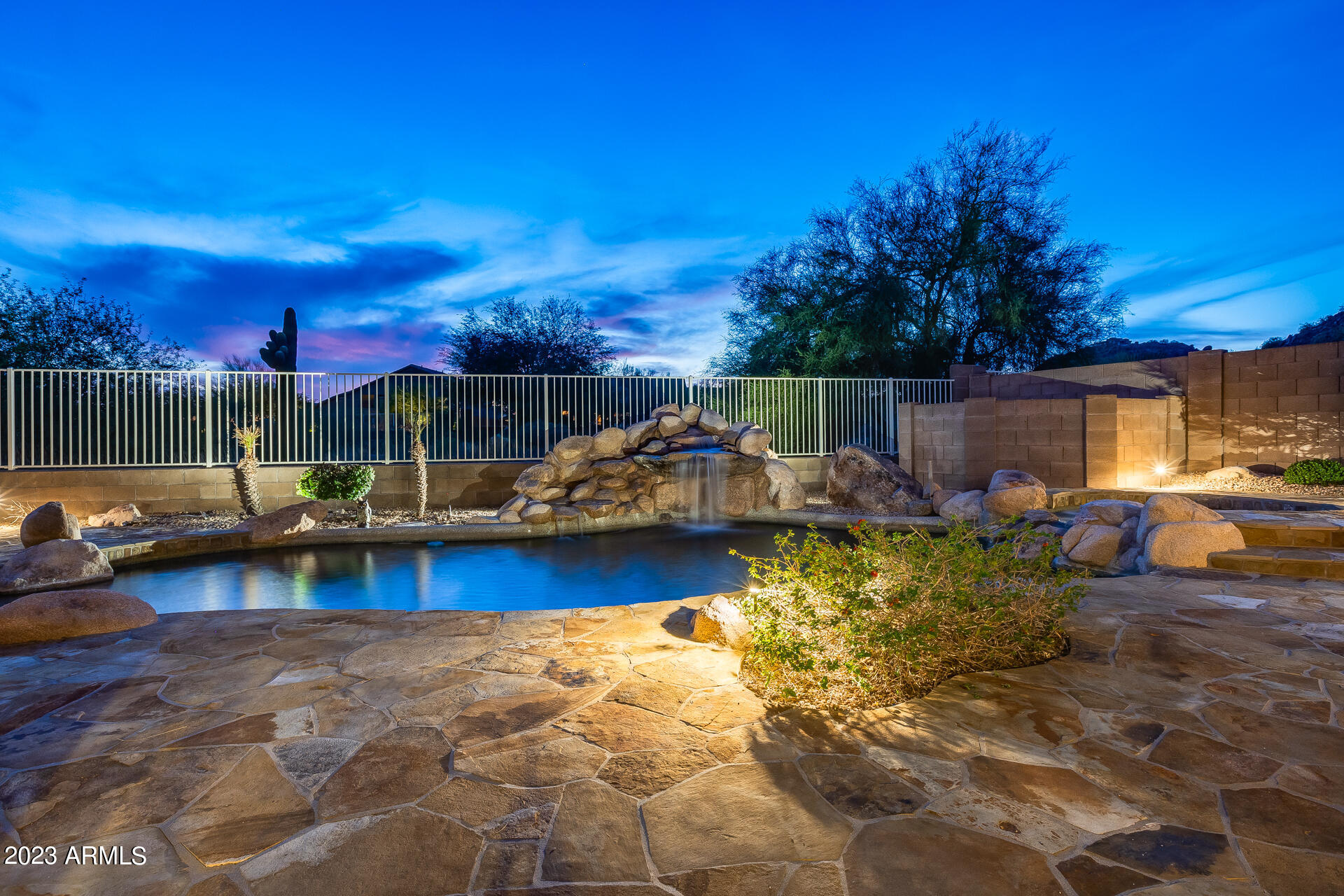 2514 N VIA SERENA Circle