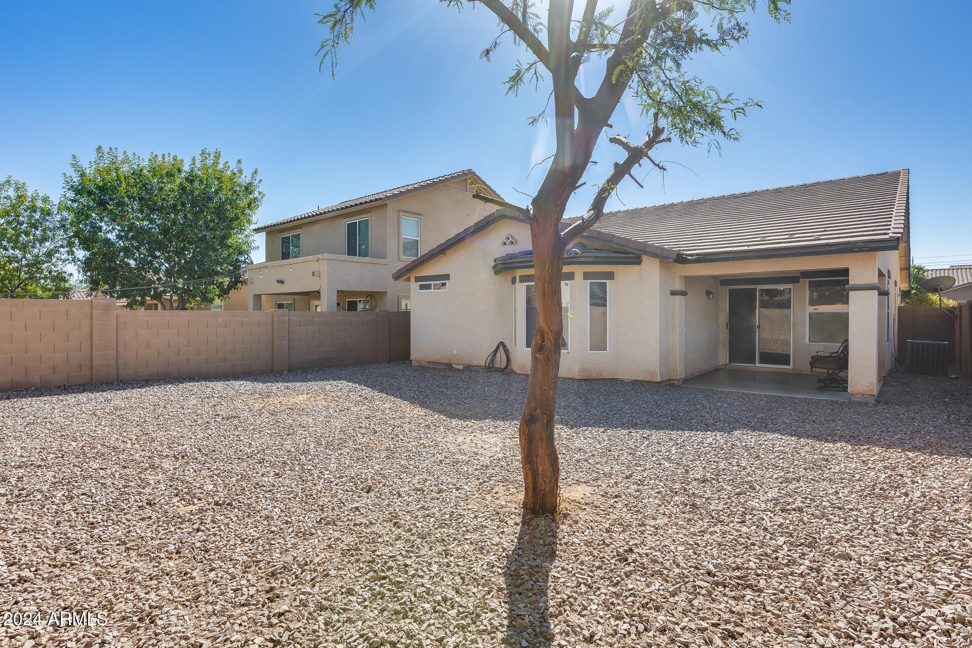 1450 E LAKEVIEW Drive