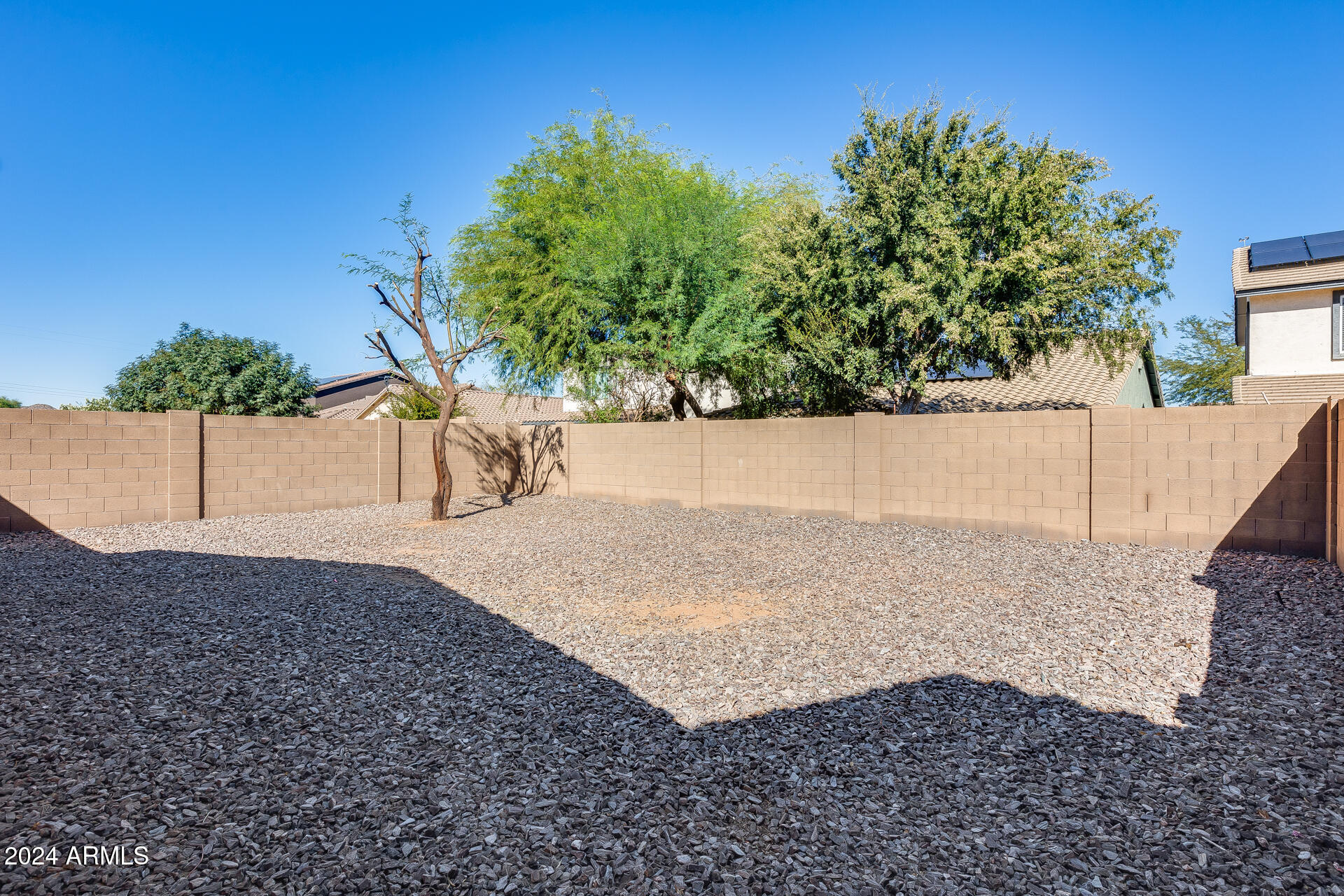 1450 E LAKEVIEW Drive