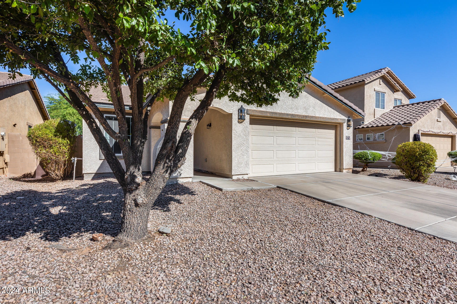 1450 E LAKEVIEW Drive
